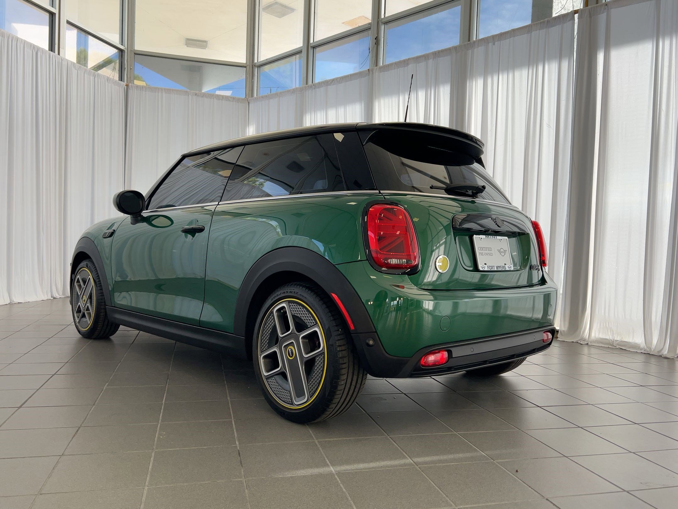 Certified 2023 MINI Cooper SE image 3