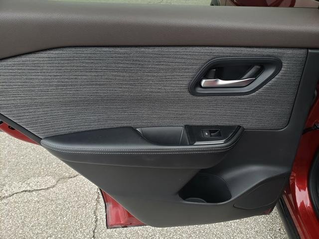 Used 2023 Nissan Rogue SV image 14