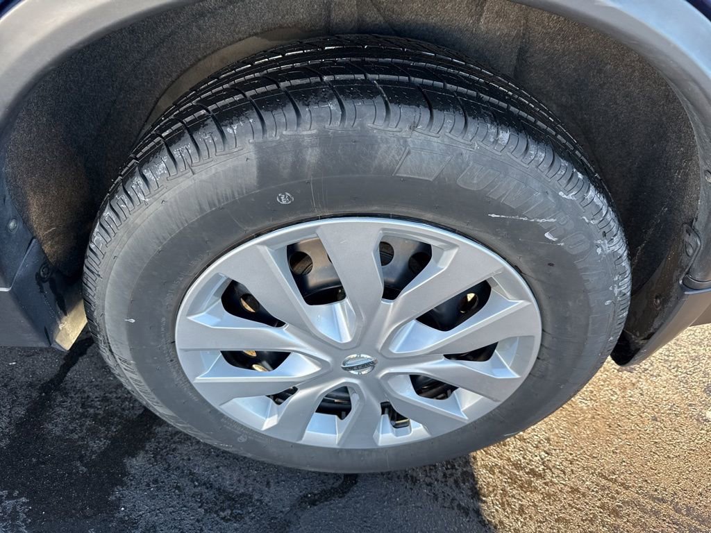 Used 2019 Nissan Rogue S image 11