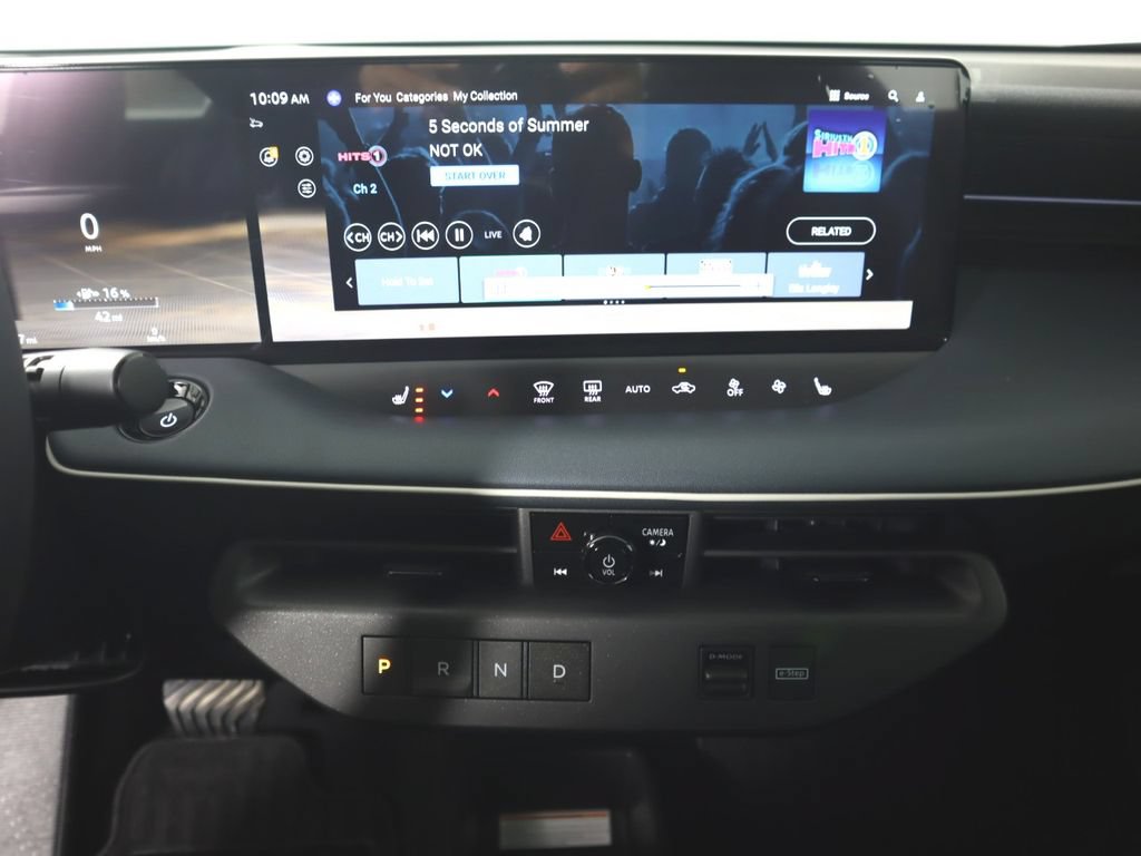 New 2026 Nissan Leaf Platinum+ w/ Floor Mat Package (Platinum+) FWD image 17