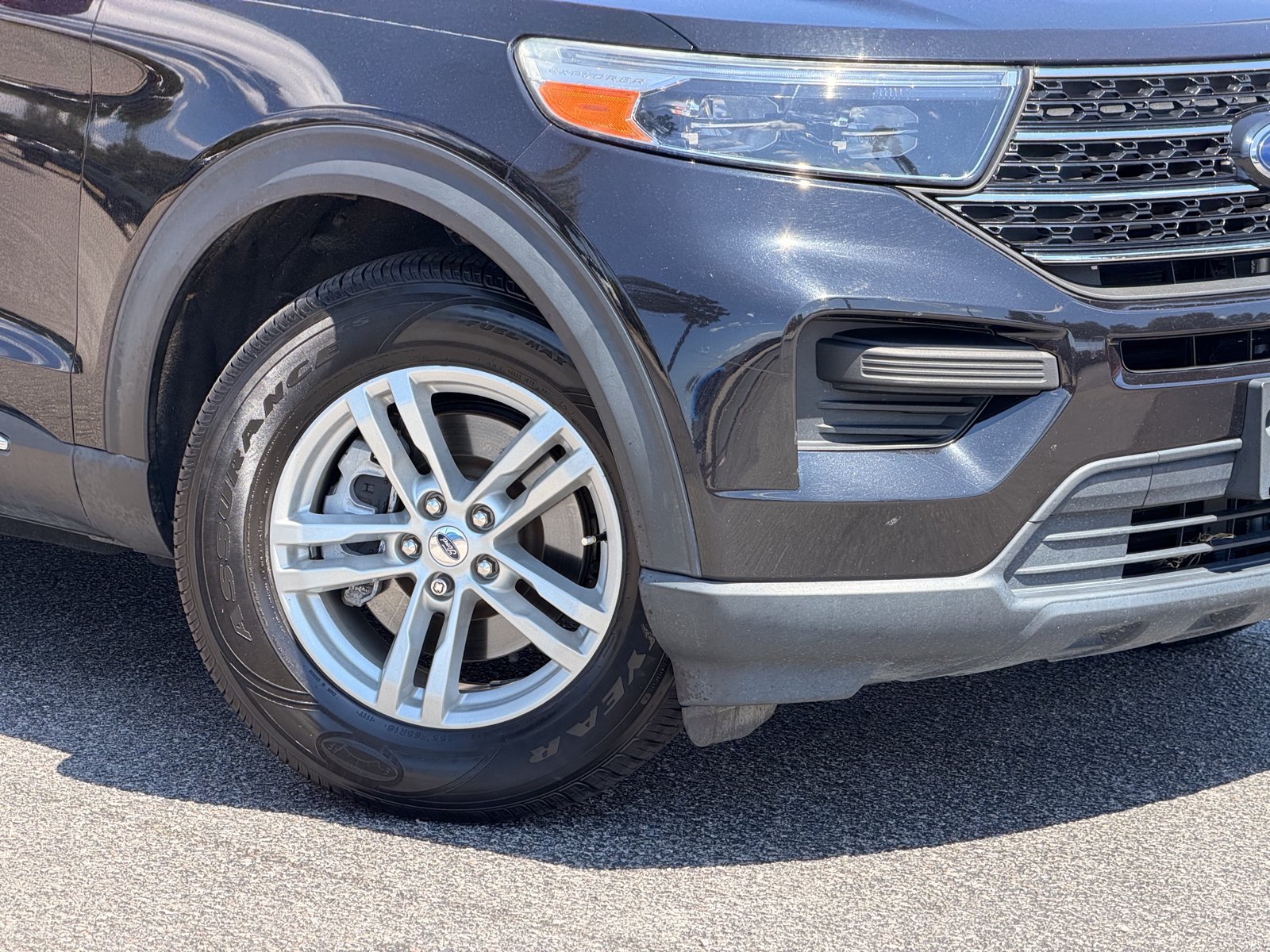Used 2021 Ford Explorer XLT RWD image 3