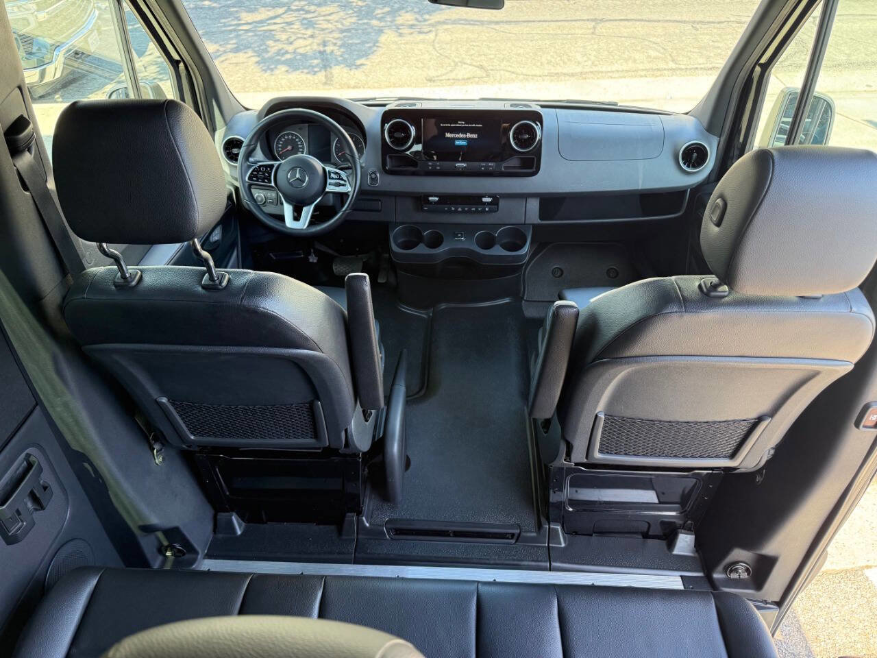 Used 2022 Mercedes-Benz Sprinter 2500 image 30