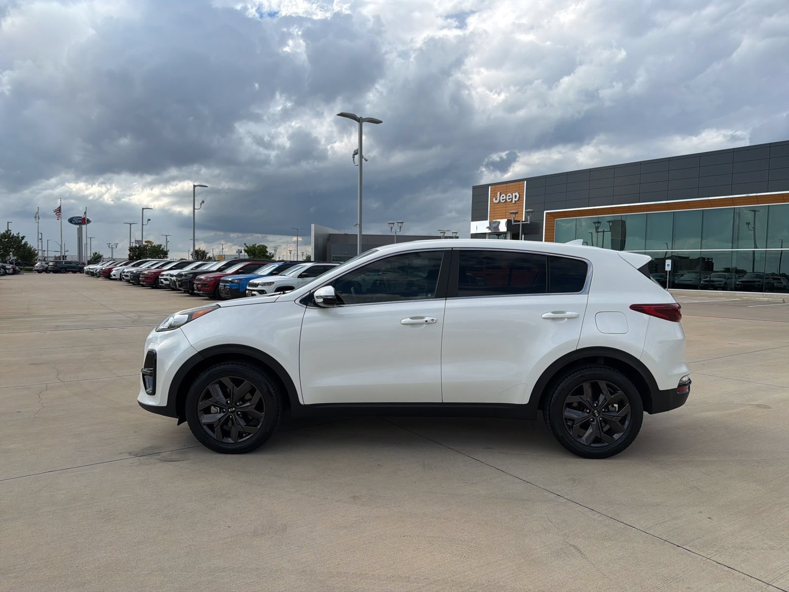 Used 2022 Kia Sportage LX w/ LX FWD Value Edition Package image 3