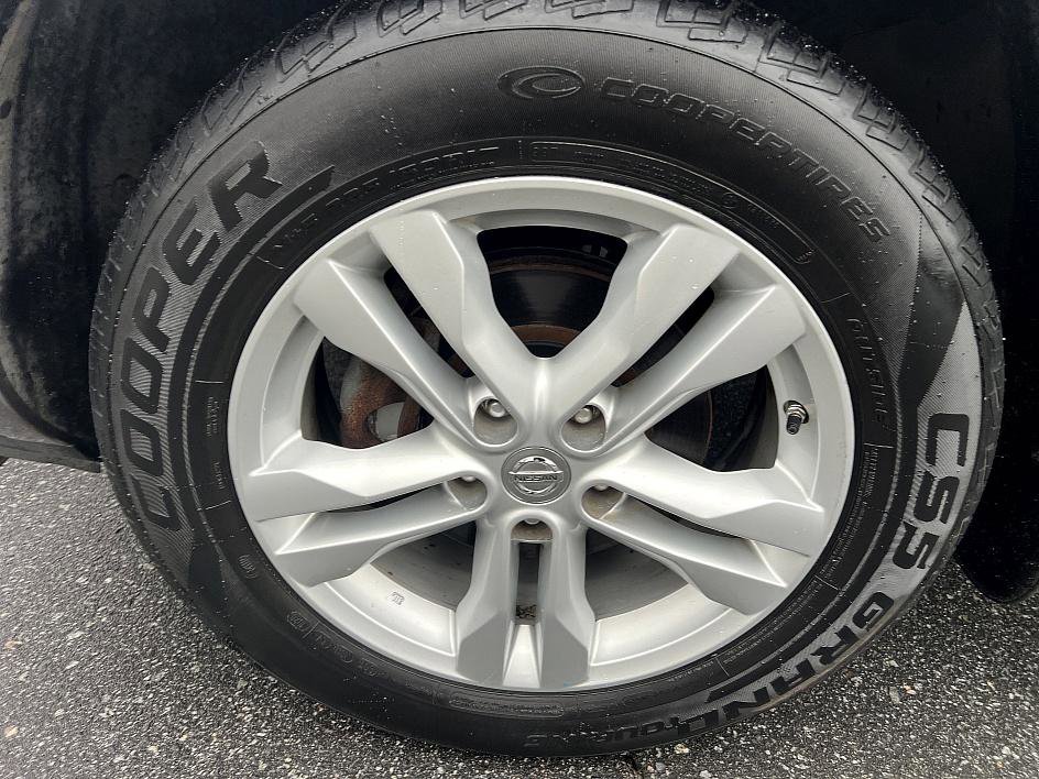 Used 2012 Nissan Rogue SV w/ Premium Pkg image 9