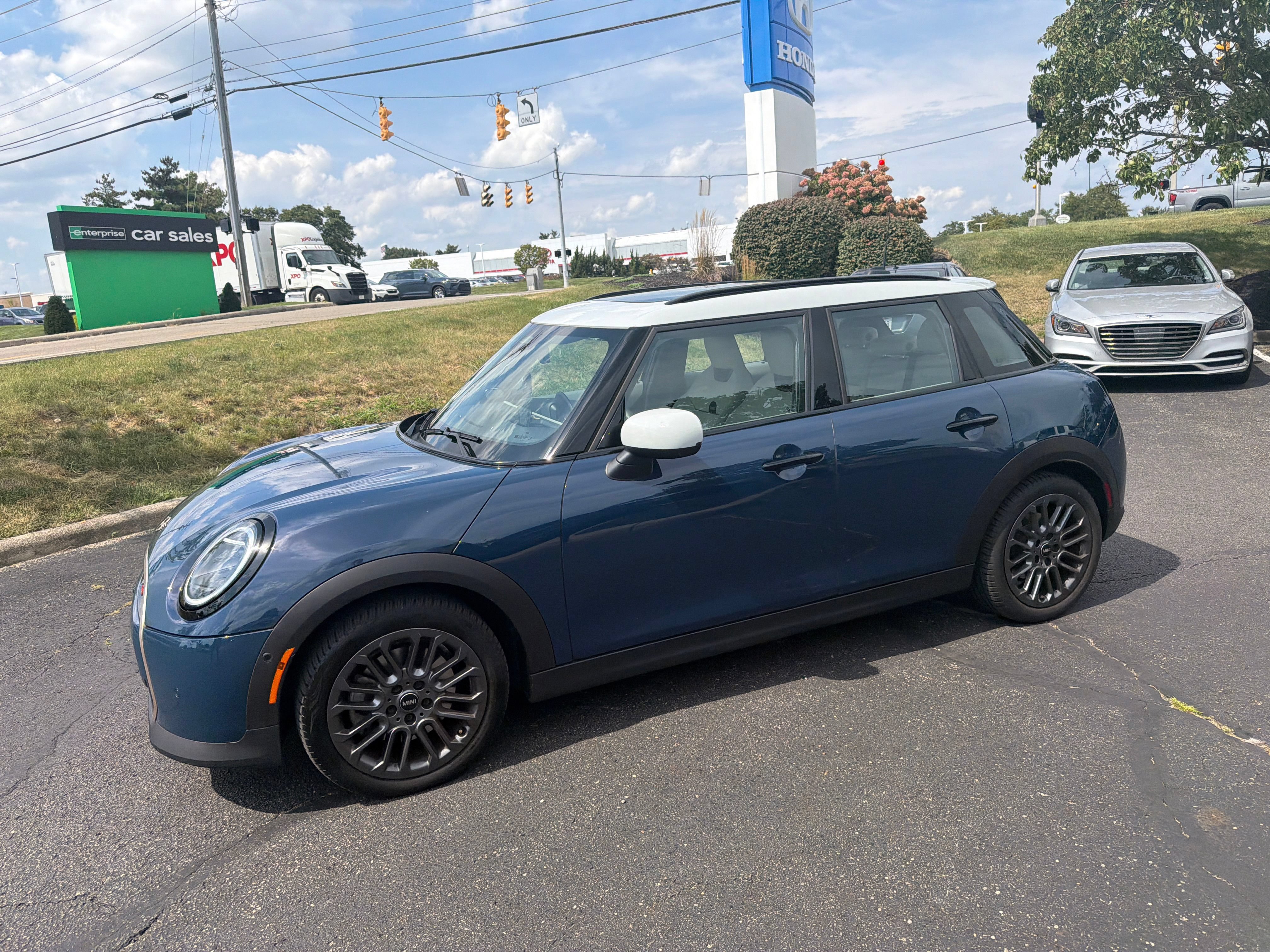Used 2025 MINI Cooper S FWD image 12