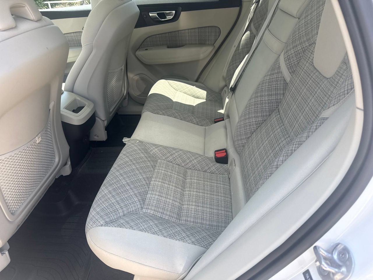 Used 2022 Volvo XC60 B5 Momentum FWD image 5