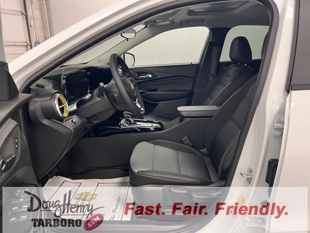 New 2025 Chevrolet Trax LT w/ Sunroof Package image 27