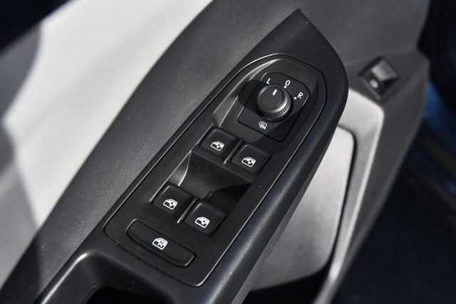 Certified 2022 Volkswagen Taos SE w/ Panoramic Sunroof Package image 8