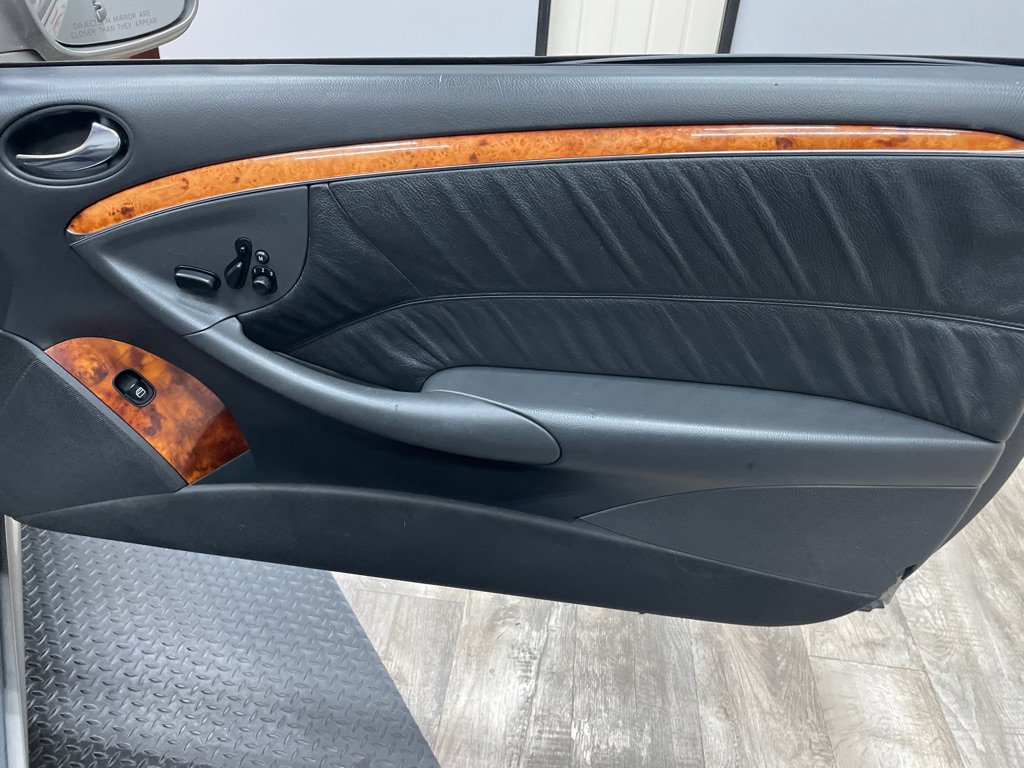 Used 2005 Mercedes-Benz CLK 500 Cabriolet image 34