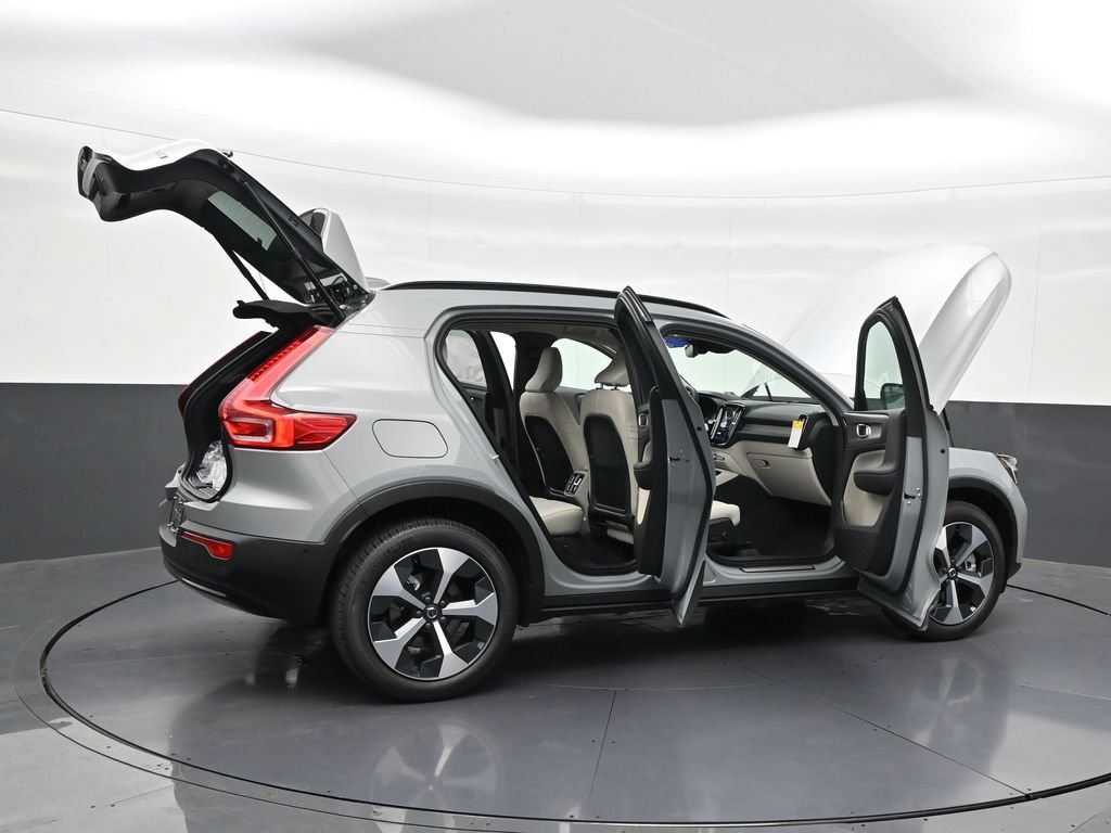 New 2026 Volvo XC40 B5 Plus w/ Protection Package Premier AWD/4WD image 31