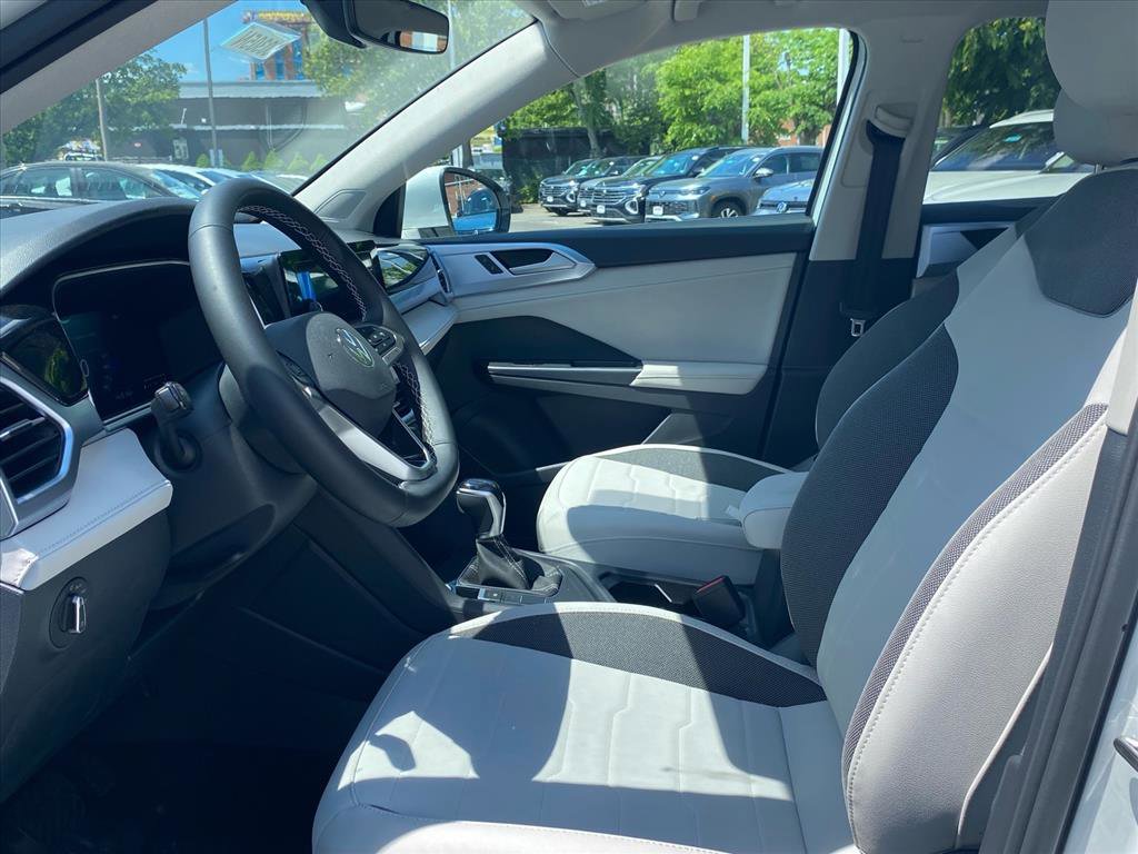 New 2026 Volkswagen Taos SE FWD image 8