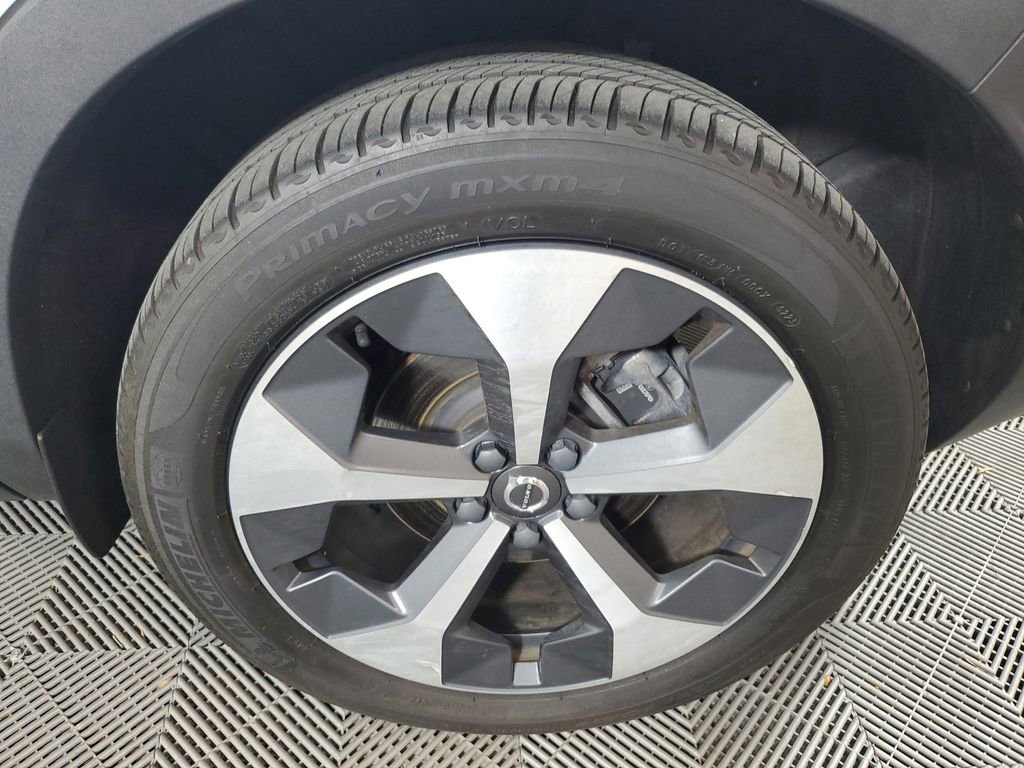 Used 2023 Volvo XC40 B5 Plus w/ Driver Assist Package image 10