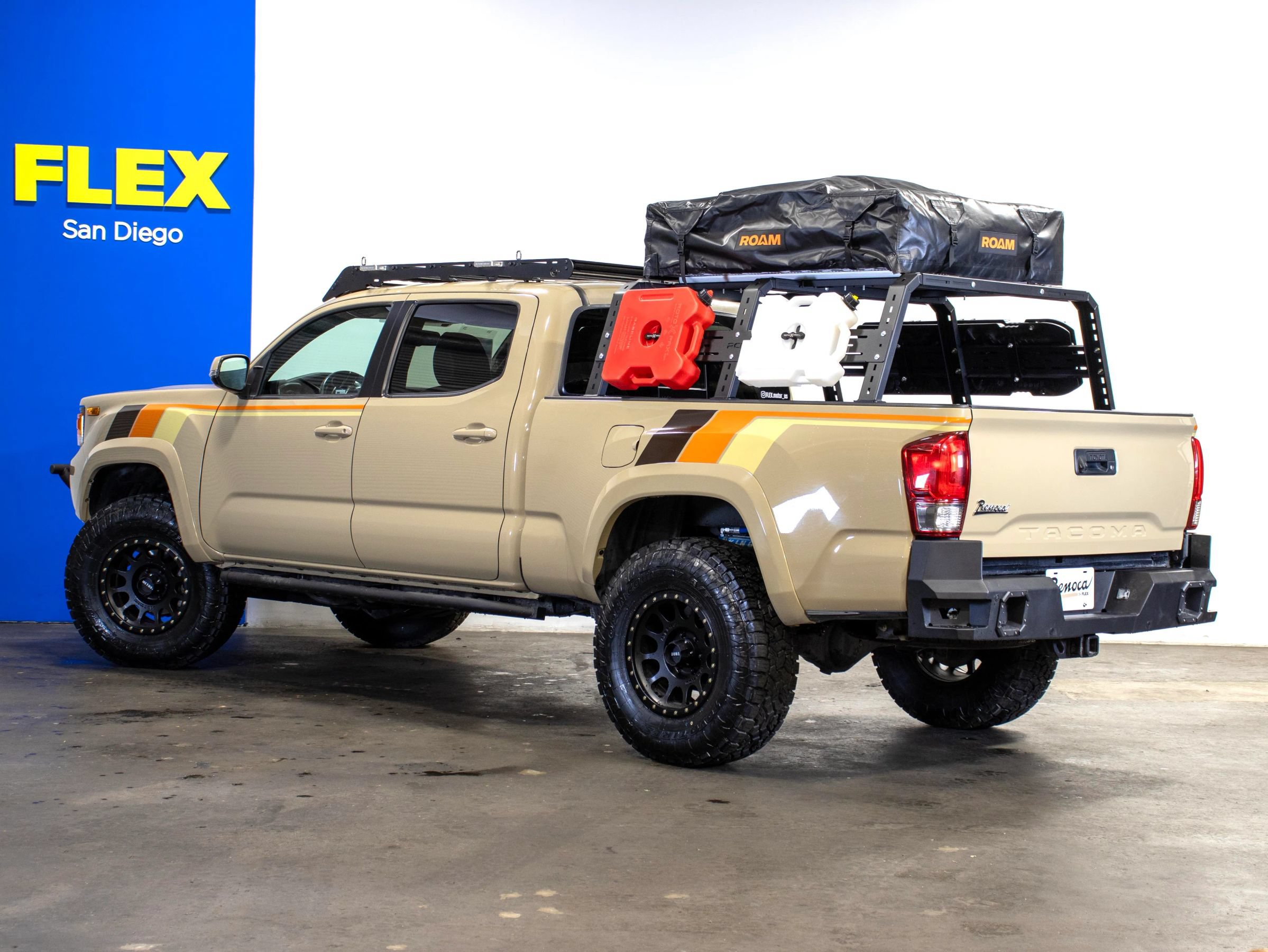 Used 2017 Toyota Tacoma TRD Sport w/ Premium & Technology Package AWD/4WD image 3