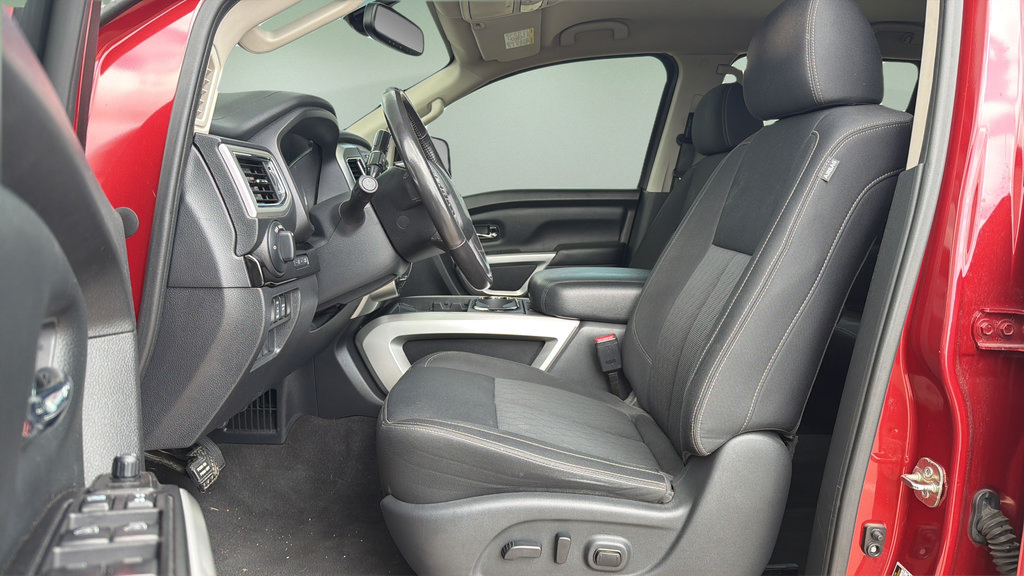 Used 2019 Nissan Titan SV w/ SV Convenience Package AWD/4WD image 20