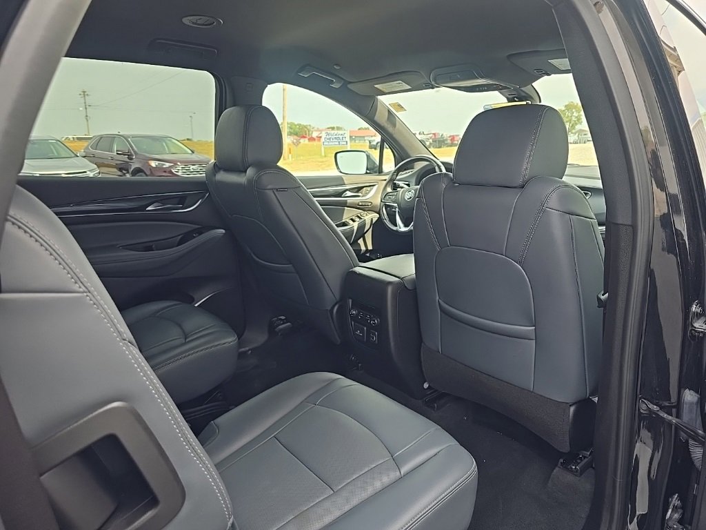 Used 2024 Buick Enclave Premium image 23