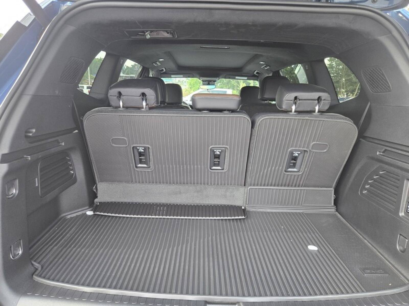 New 2026 GMC Acadia Denali Ultimate w/ LPO, Floor Liner Package FWD image 7