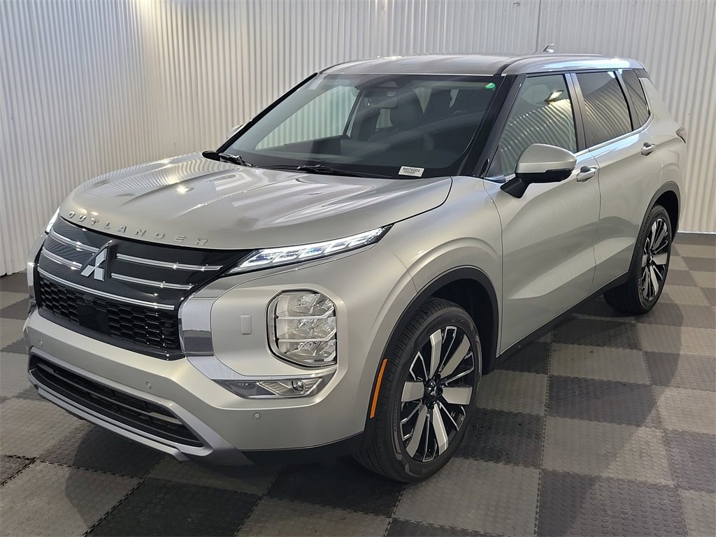 New 2025 Mitsubishi Outlander SE image 2