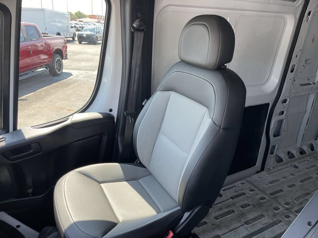 Used 2025 RAM ProMaster 2500 w/ Convenience Group FWD image 11