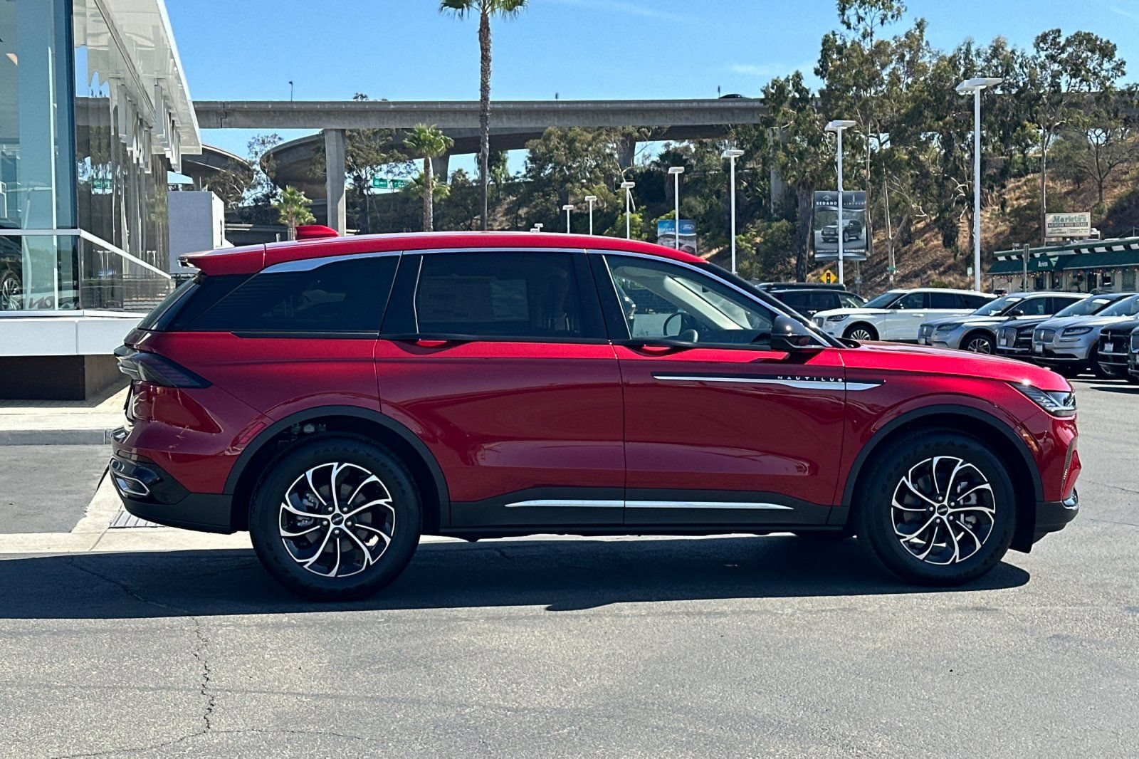 New 2026 Lincoln Nautilus Premier AWD/4WD image 2