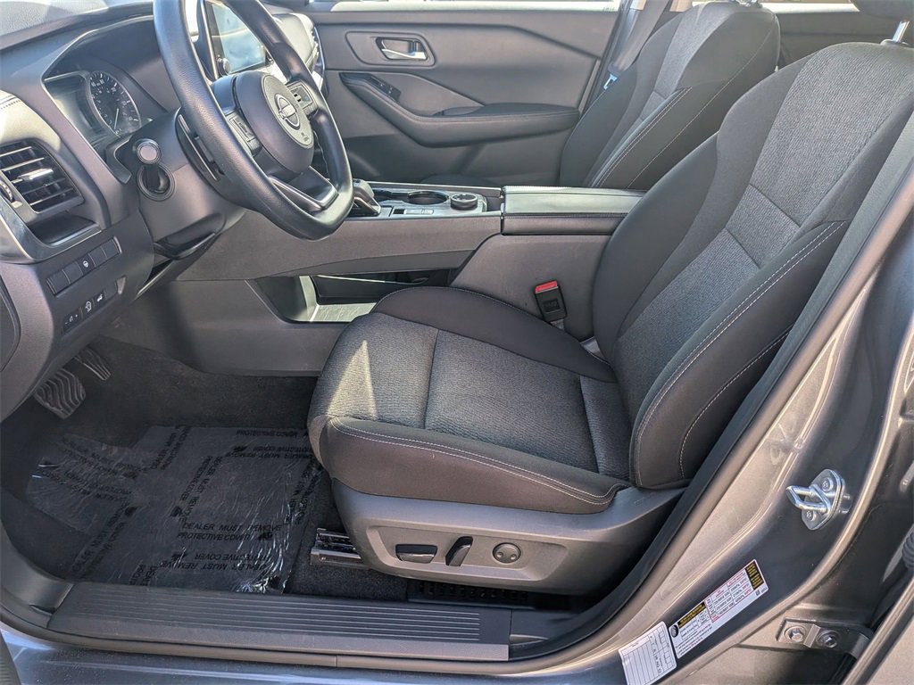 Used 2024 Nissan Rogue SV image 25
