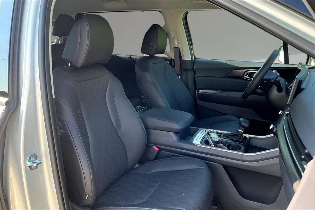 New 2027 Kia Carnival EX FWD image 11