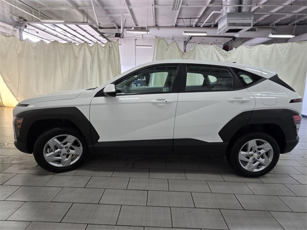 Used 2024 Hyundai Kona SE image 11