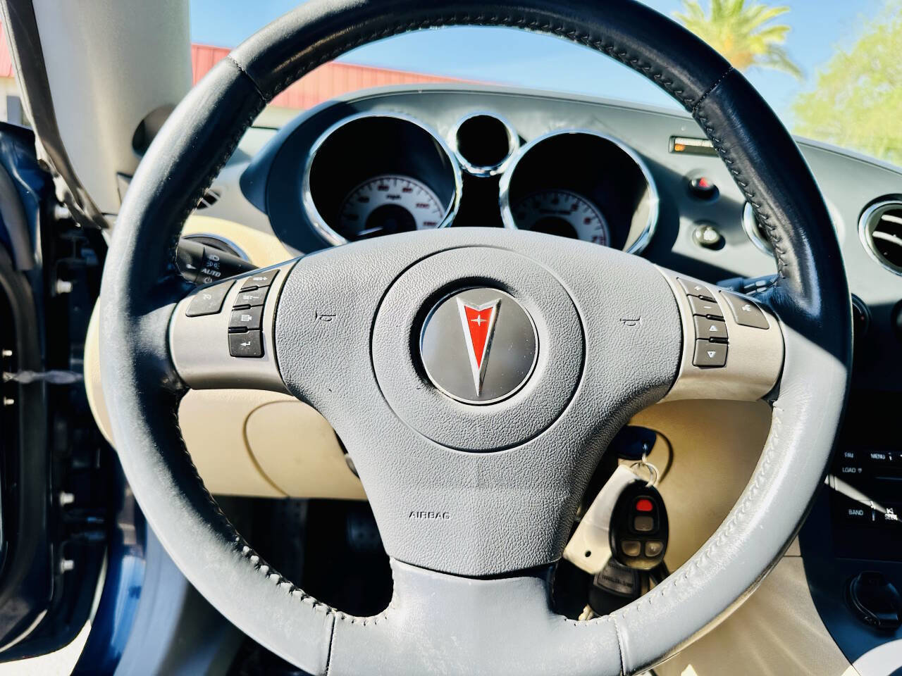 Used 2006 Pontiac Solstice Convertible w/ Premium Package RWD image 14