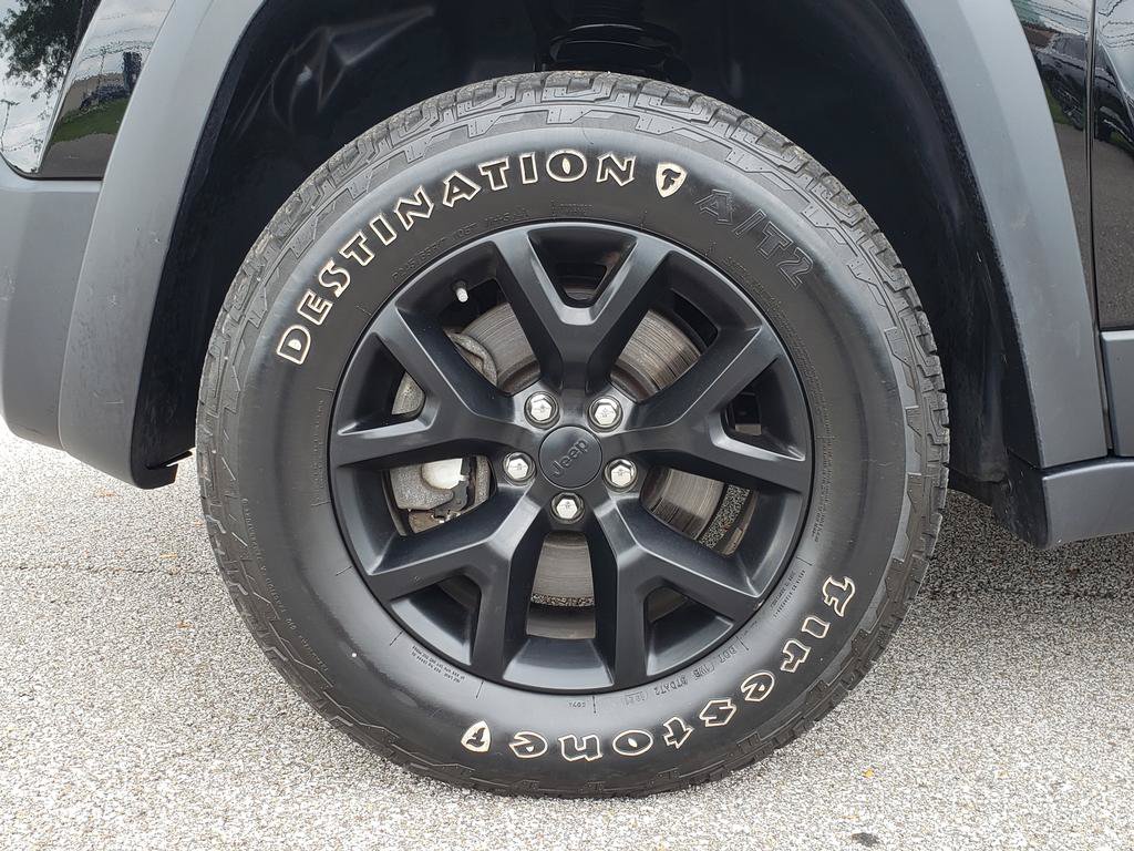 Used 2017 Jeep Cherokee Trailhawk AWD/4WD image 27