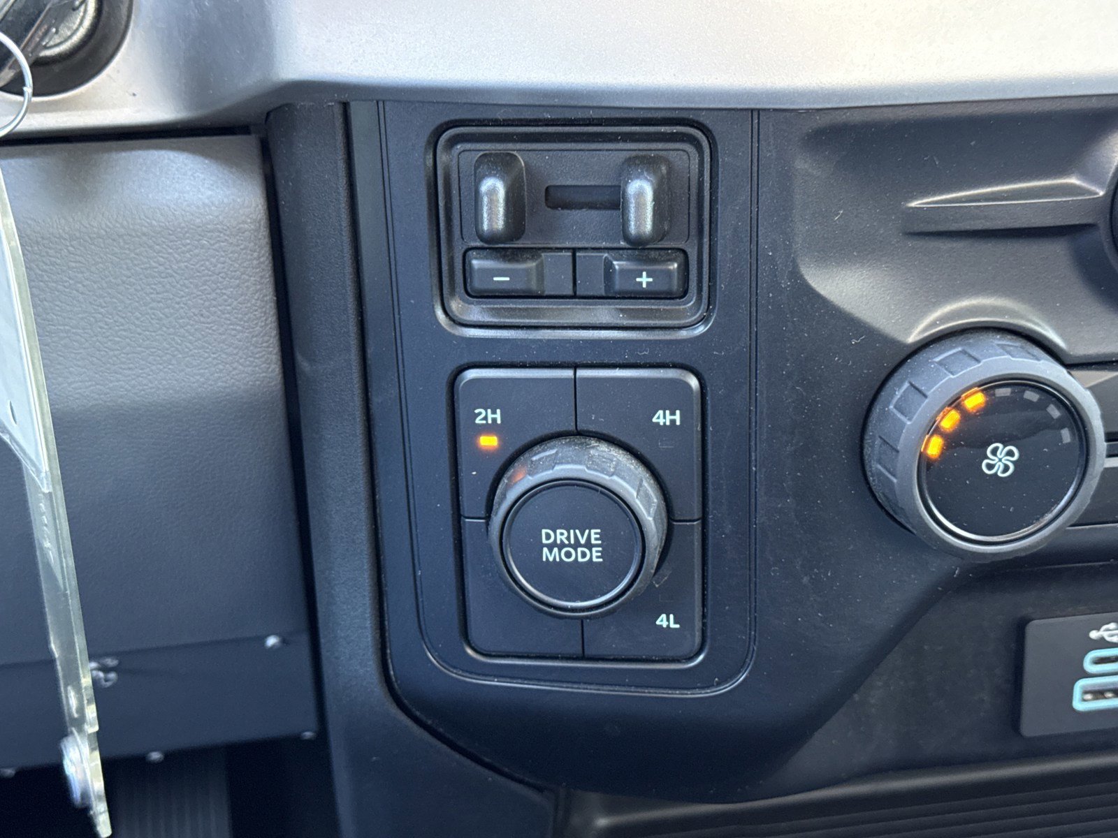 Used 2024 Ford F350 XLT image 27