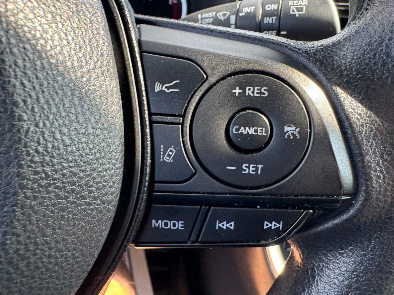 Used 2024 Toyota RAV4 XLE FWD image 35