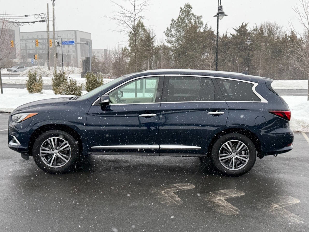 Used 2019 INFINITI QX60 Luxe w/ Essential Package image 7