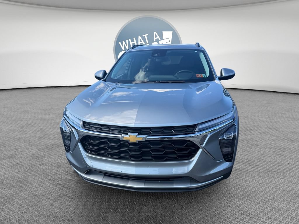 Used 2025 Chevrolet Trax LT w/ Driver Confidence Package FWD image 9