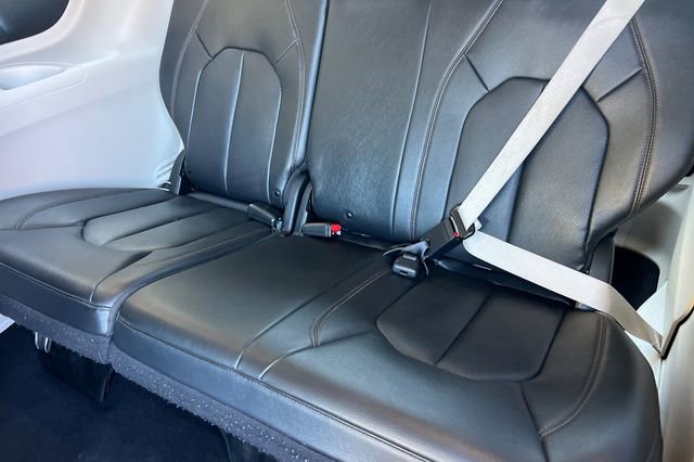 Used 2020 Chrysler Pacifica Touring-L image 17