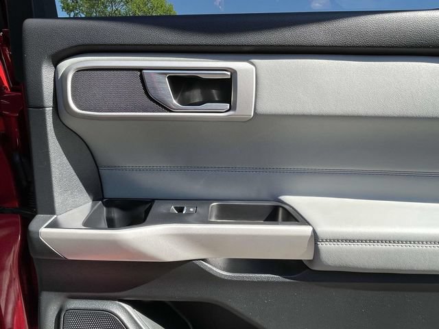 Used 2023 Ford Explorer XLT w/ Equipment Group 202A AWD/4WD image 29