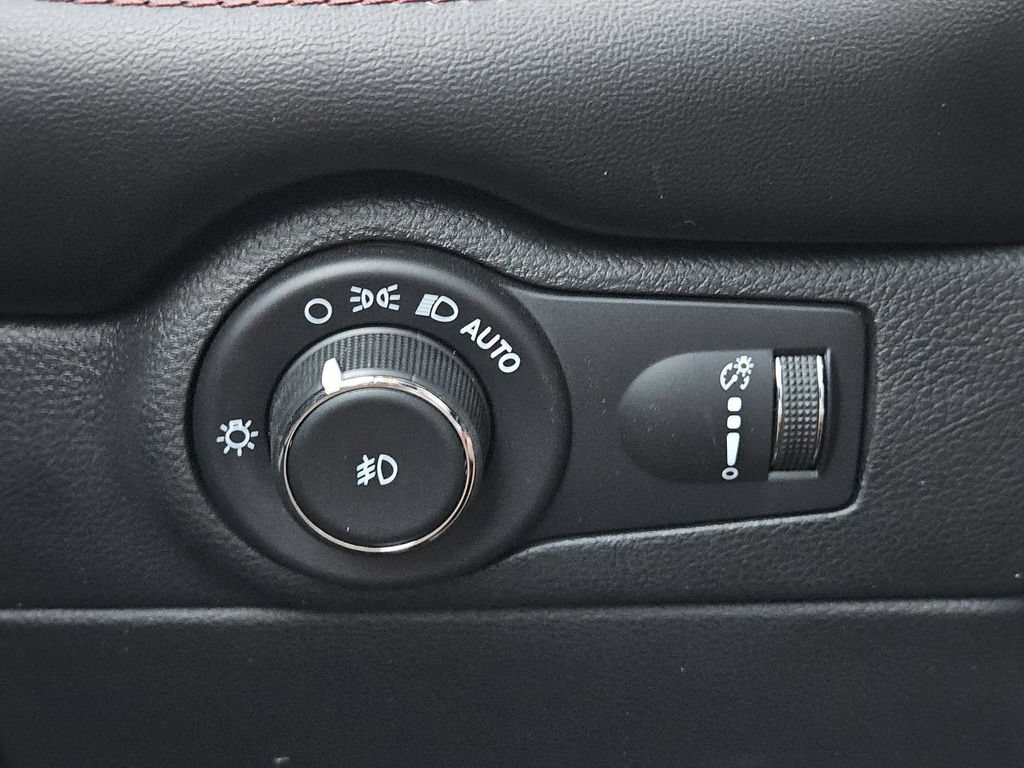 Used 2022 Dodge Durango R/T w/ Blacktop Package RWD image 17