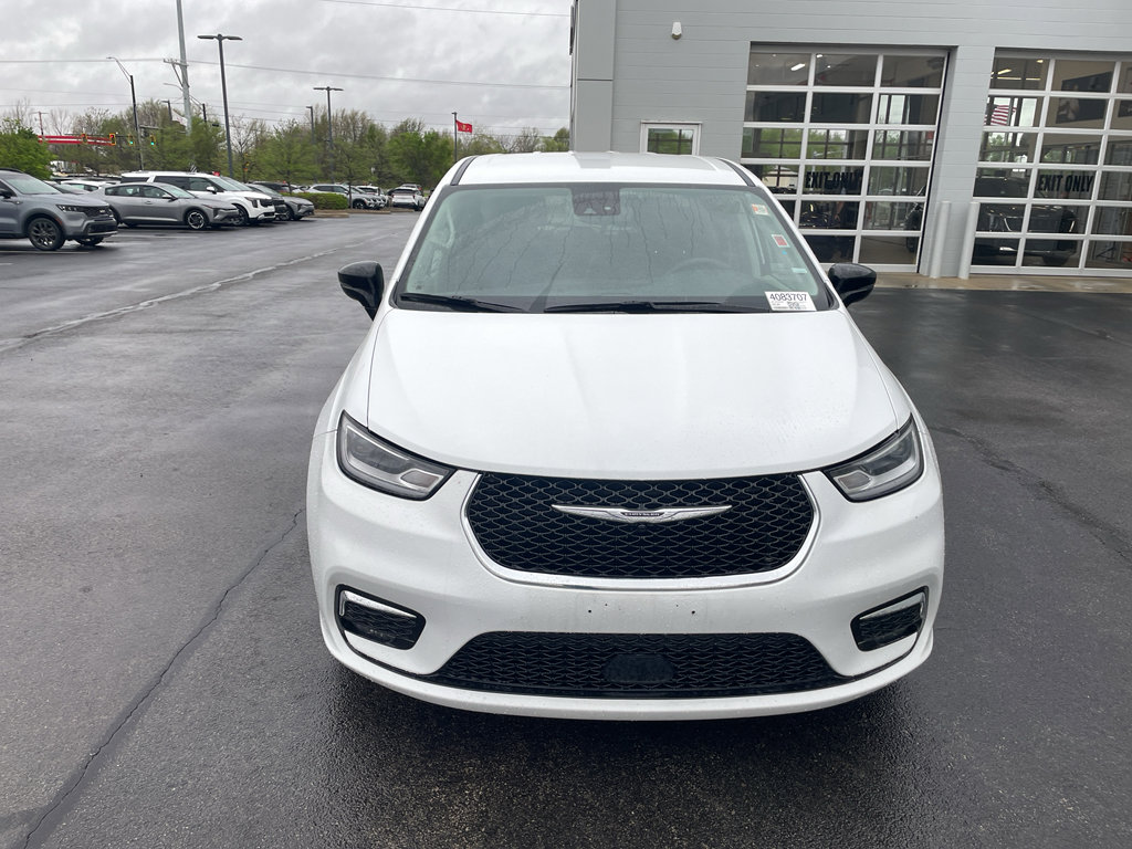 Used 2024 Chrysler Pacifica Select FWD image 8