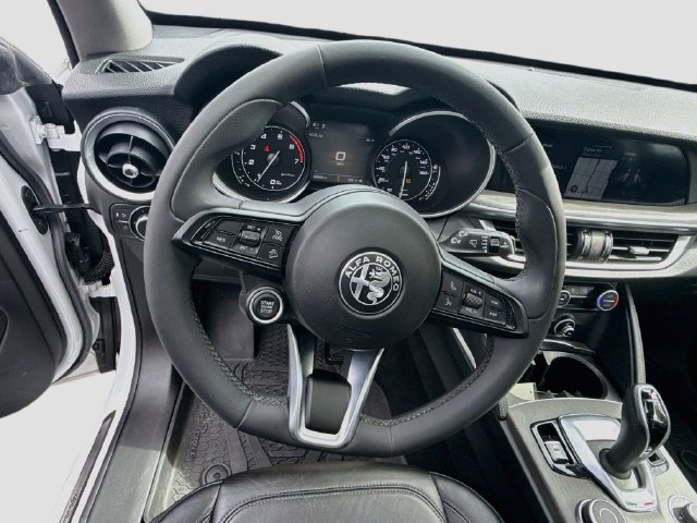 Used 2021 Alfa Romeo Stelvio Ti w/ Nero Edizione AWD/4WD image 16