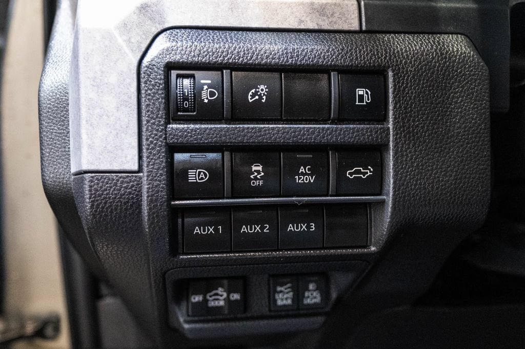 Used 2024 Toyota Tacoma 4x4 Double Cab Hybrid image 27