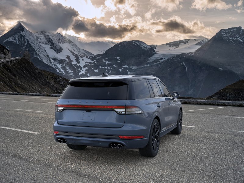 New 2026 Lincoln Aviator Black Label w/ Black Label Special Edition AWD/4WD image 8