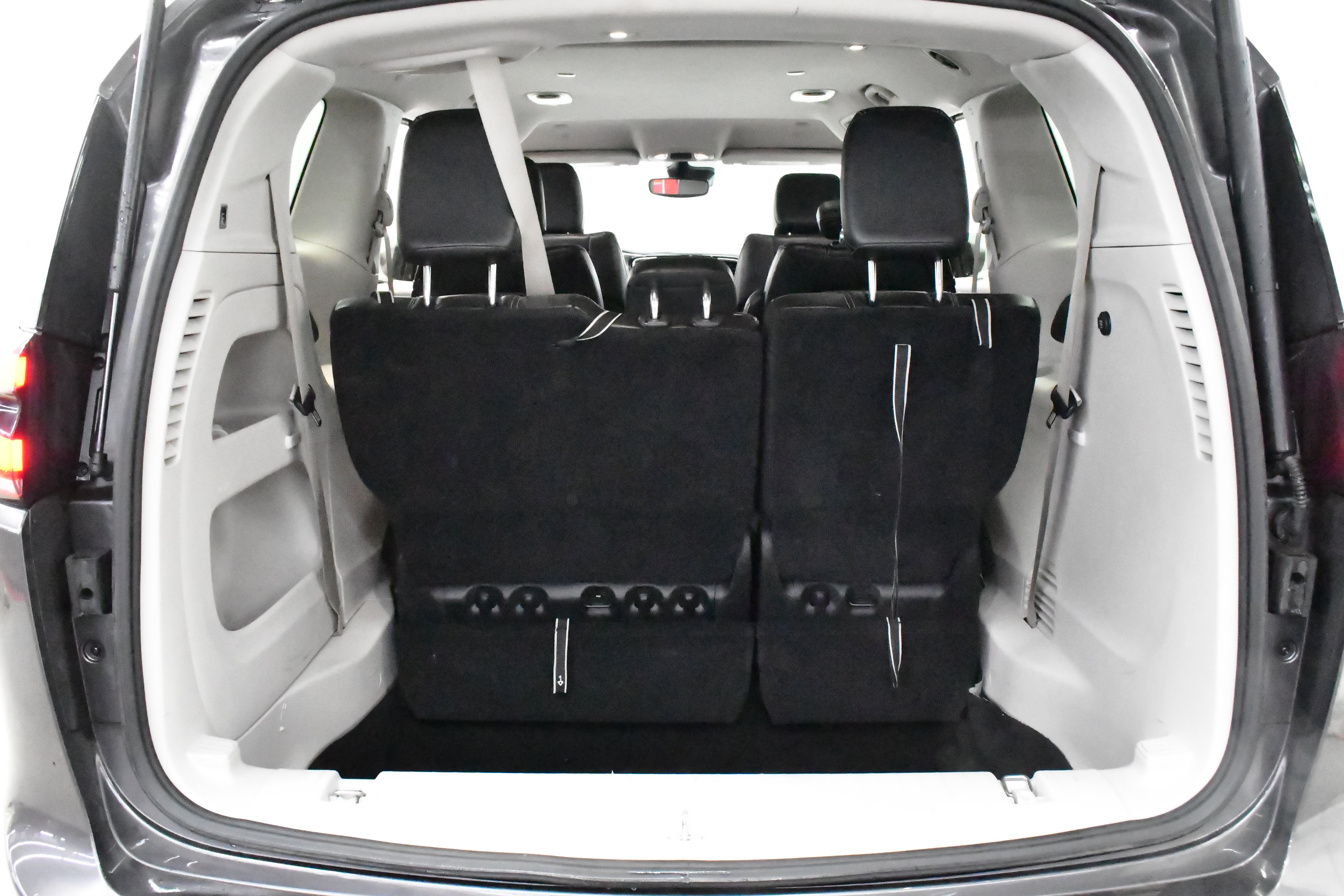 Used 2023 Chrysler Pacifica Limited image 14