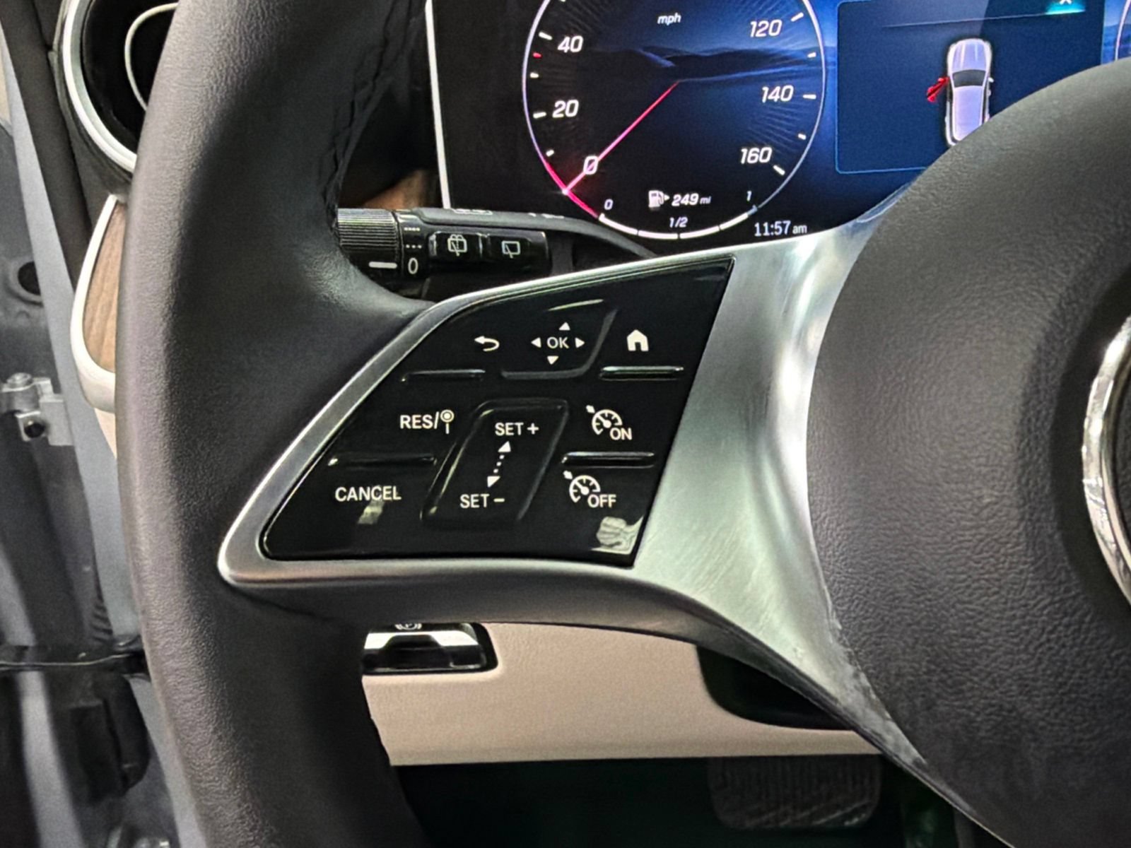 Used 2025 Mercedes-Benz GLC 350e 4MATIC image 29