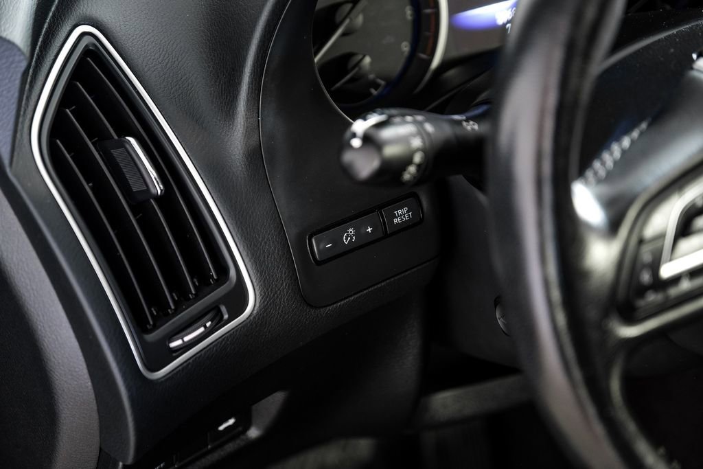 Used 2019 INFINITI Q60 3.0t Luxe w/ Essential Package image 29