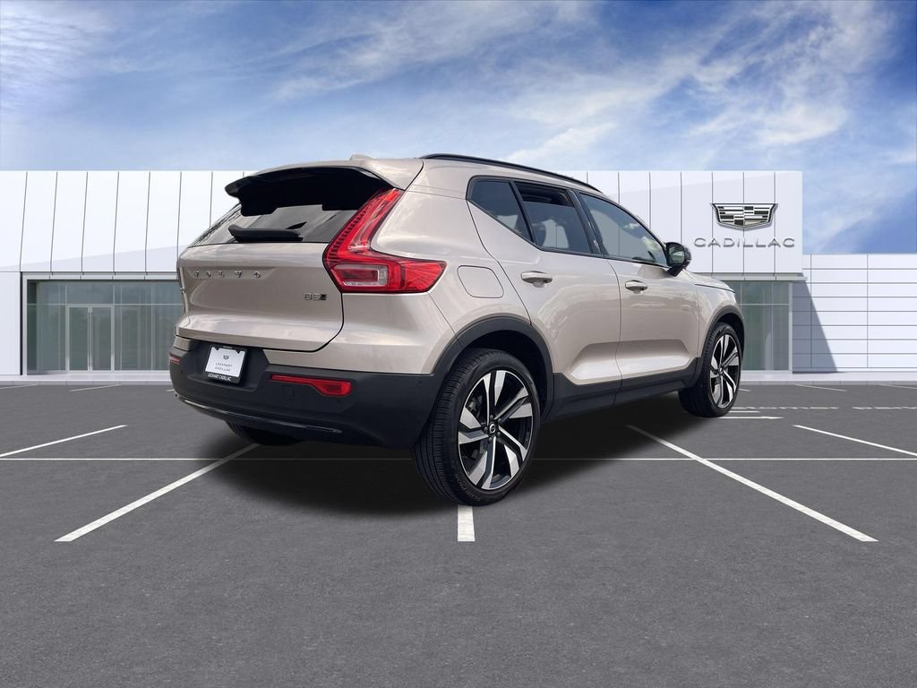 Used 2023 Volvo XC40 B5 Plus w/ Driver Assist Package AWD/4WD image 8