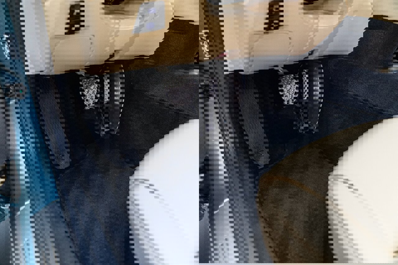 Used 2025 Ferrari Roma Spider image 92