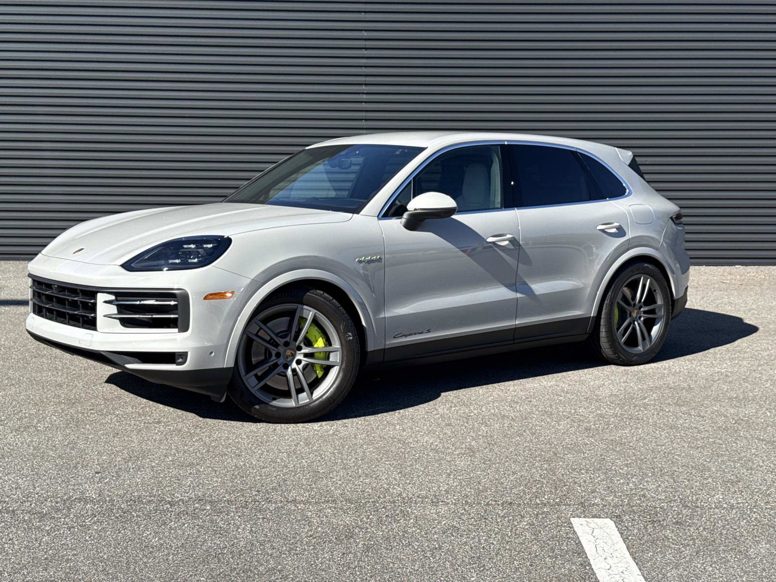 Certified 2025 Porsche Cayenne S image 1