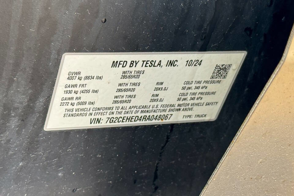 Used 2024 Tesla Cybertruck AWD Crew Cab image 21