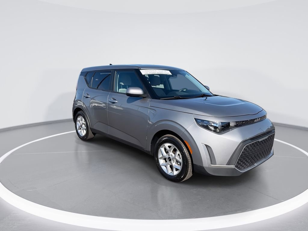 Certified 2025 Kia Soul LX w/ LX Technology Package FWD image 2