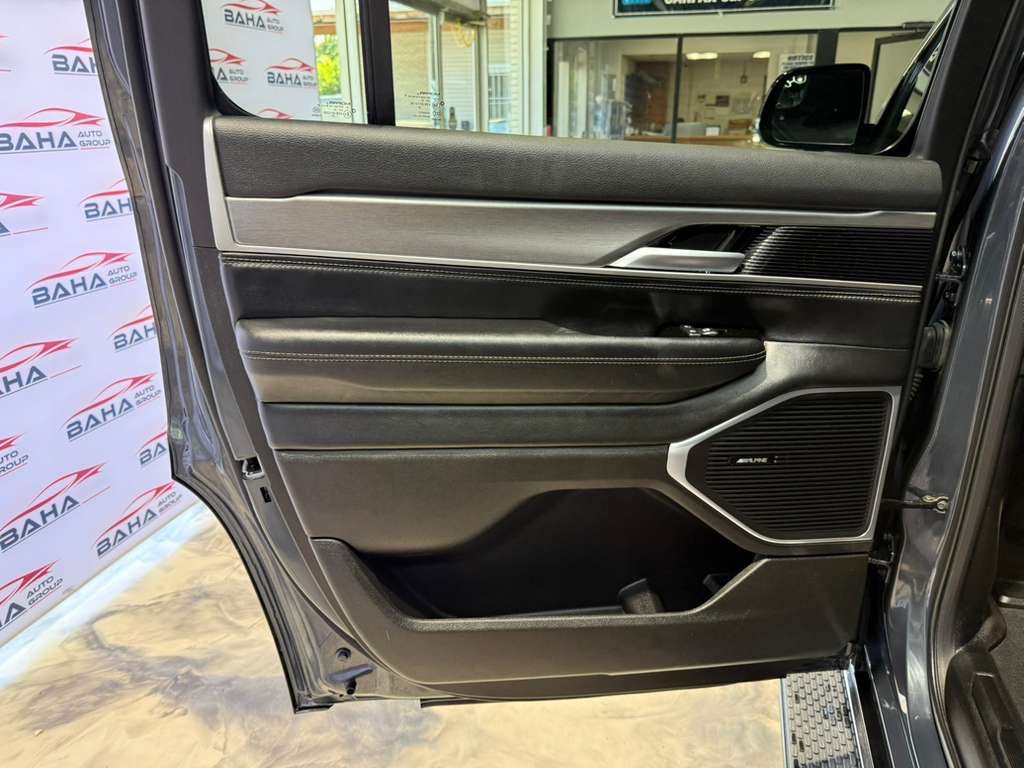 Used 2025 Jeep Wagoneer Series II AWD/4WD image 38