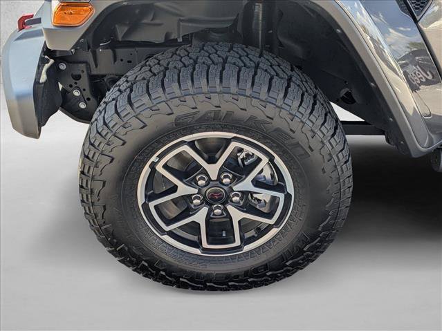 Used 2025 Jeep Gladiator Rubicon w/ Convenience Group AWD/4WD image 21