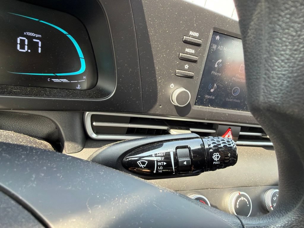 Certified 2025 Hyundai Elantra SE FWD image 32
